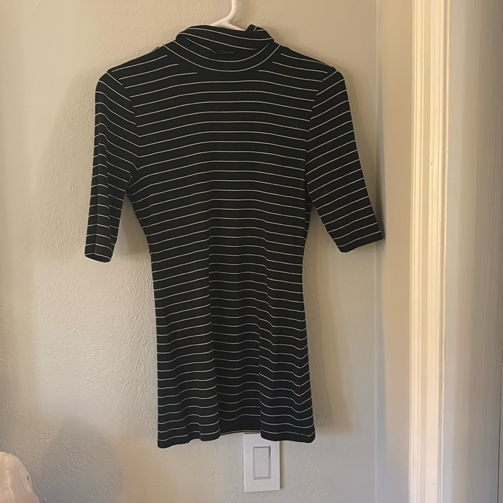 Black striped stretchy turtleneck